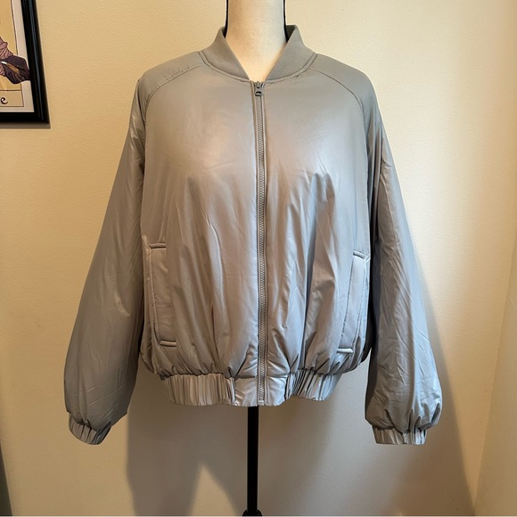 ASOS DESIGN Cropped Bomber Jacket in Gray - Picture 5 of 8